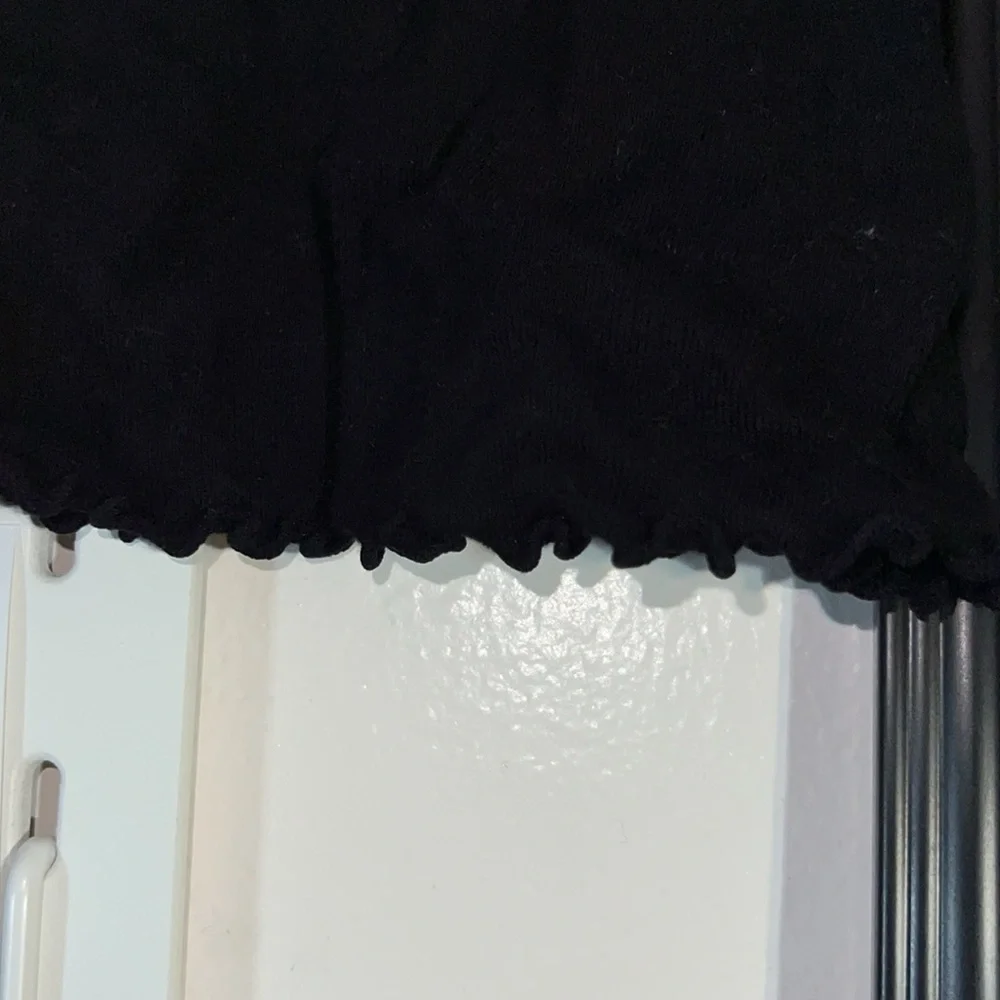 Forever 21 Ruffled Bottom Top - Picture 2 of 2